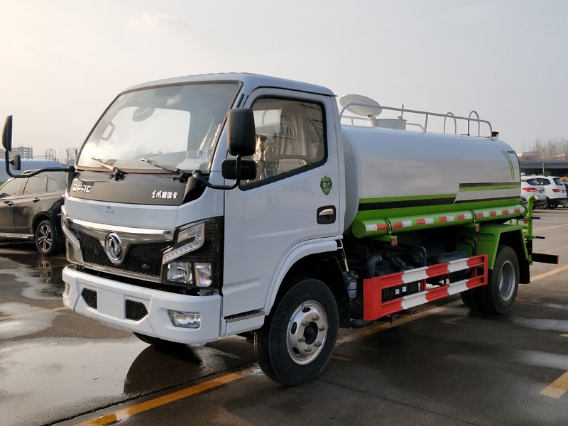 国六5方东风福瑞卡洒水车
