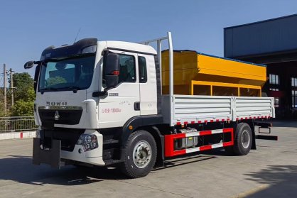 重汽豪沃除雪车